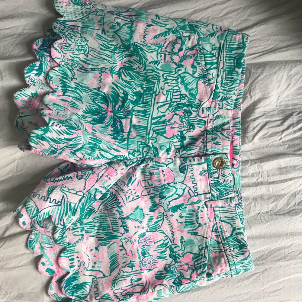 NEVER WORN Lilly Pulitzer scalloped shorts